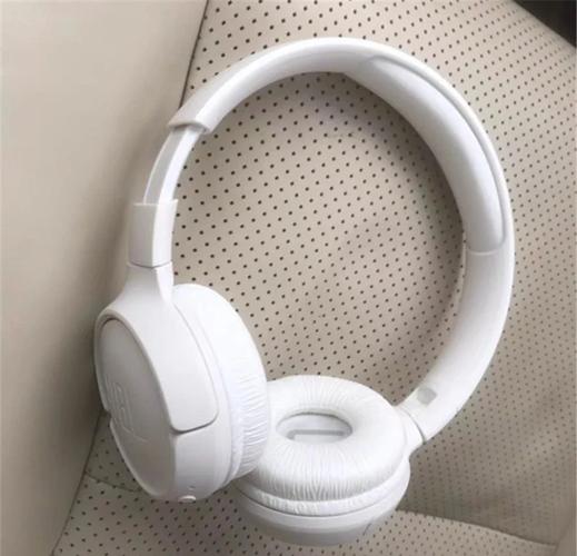 澎湃低音与无感佩戴 JBL耳机如何兼得猛兽之声与云端舒适